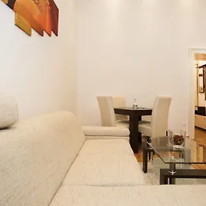 Charlotte Close To Opera Apartamento Budapest